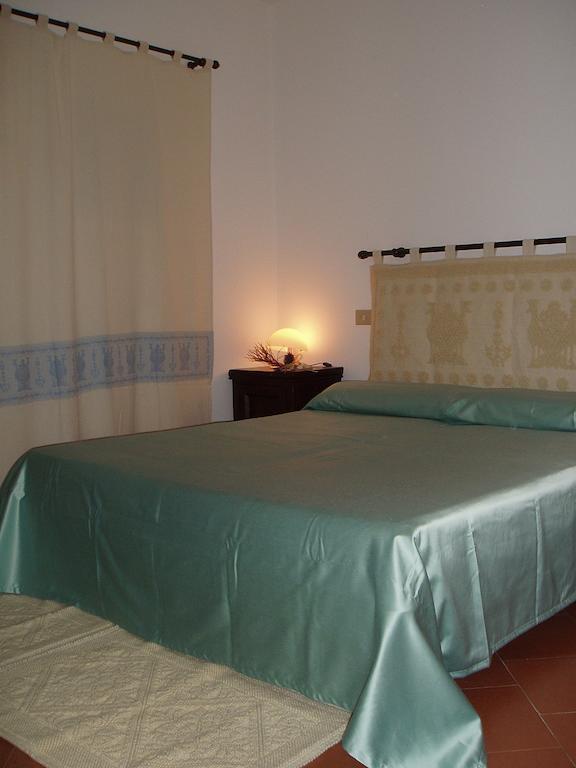 Rocca Ruja Vip Aparthotel Stintino Ruang foto